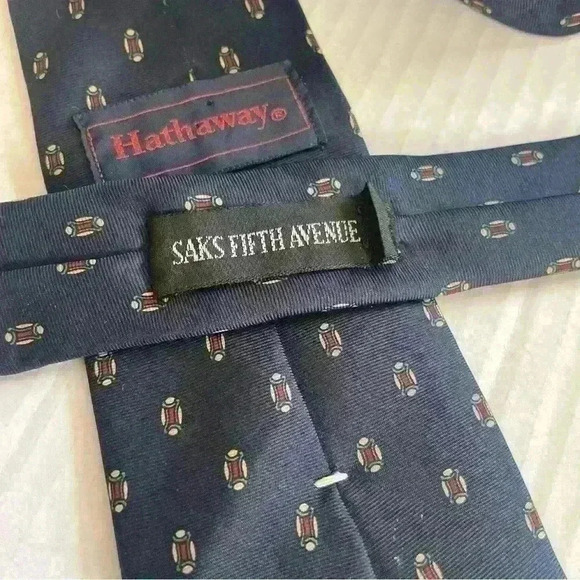 Hathaway For Saks Fifth Avenue Made in the USA Silk Men's Tie - Picture 3 of 3